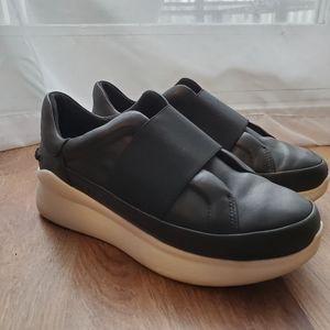 UGG Libu Platform sneaker, size 6